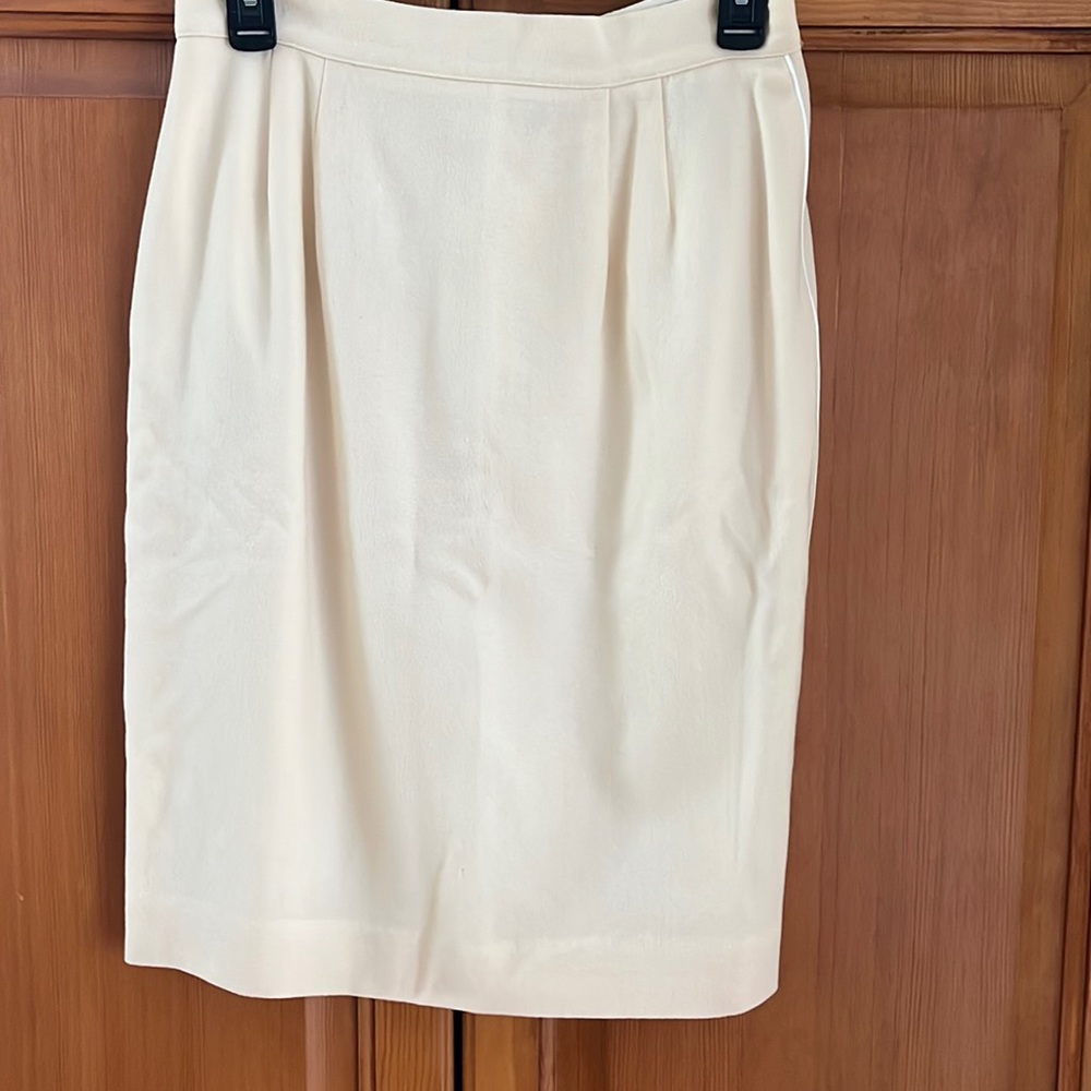 Lord & Taylor size 10 petite yellow wool skirt very good condition